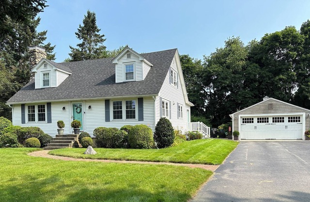 Spacious Cape style home in Rye, New Hampshire.