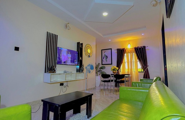 Spacious & Cozy 2-Bedroom Flat With Modern Amenities- Perfect For Families