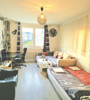 Spacious Cozy Trendy Room in Green Area 12 min to Downtown