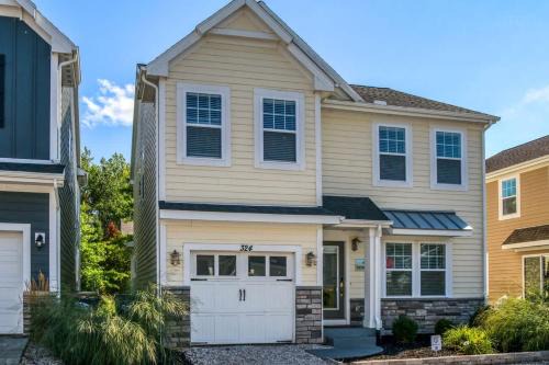 Spacious Dog-Friendly Getaway with Year-Round Pool & Hot Tub