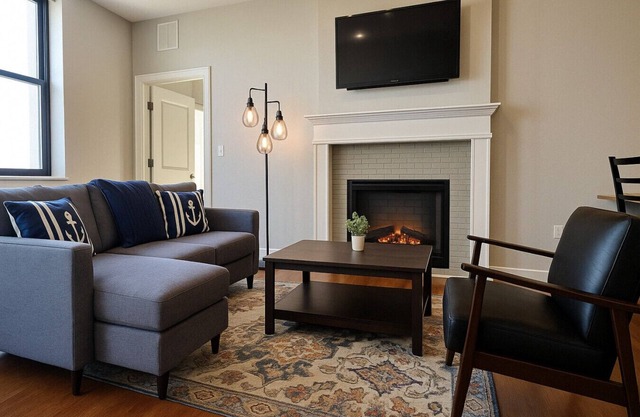 Spacious Downtown Sq: Stadium, Casino, R&R HoF!