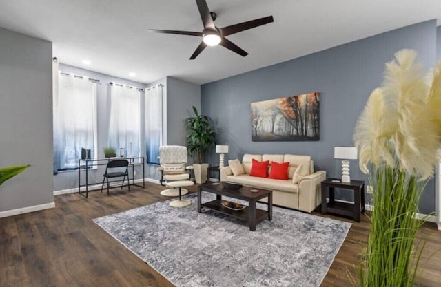 Spacious fully remodeled king size bed apartmentnSleeps four