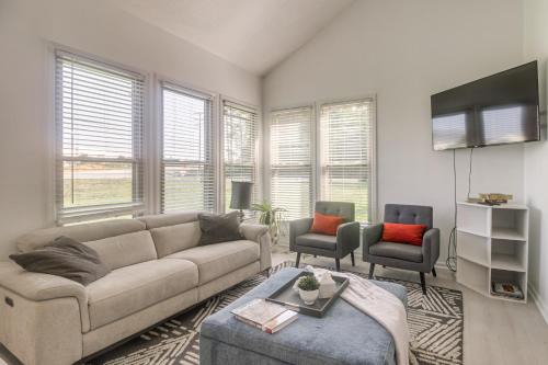 Spacious Home with Game Room, 2 Mi to Concord Mills!