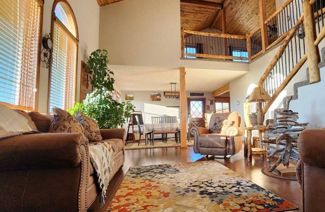 Spacious house with the most amazing sunrise and sunset views.