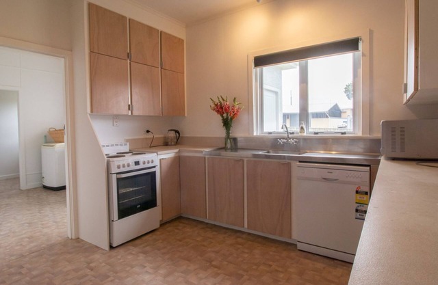 SPACIOUS IN STRANDON GREAT VALUE FOR A FAMILY