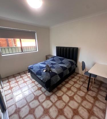 Spacious Queen Room in Comfortable Two Story House - L2