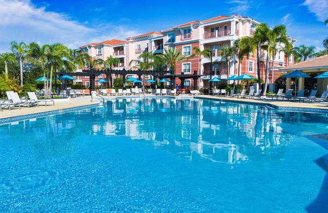 Spacious Townhome W/patio & Garage! Sleeps10
