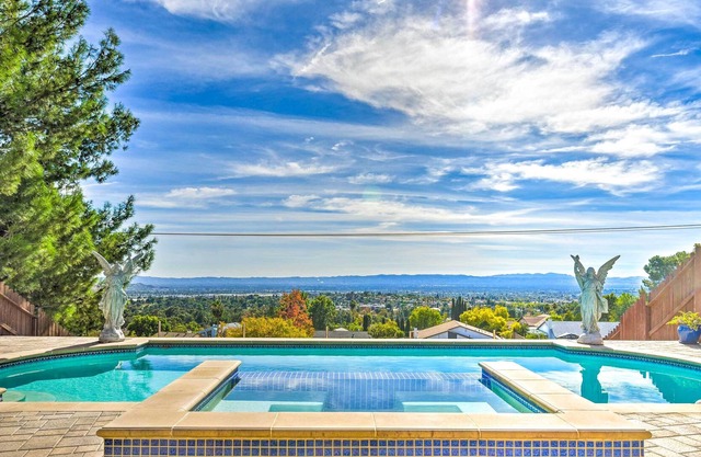 Spacious Villa w/ Great Views & Heated Spa!