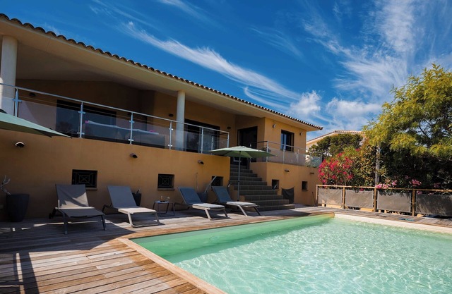 SPACIOUS VILLA WITH PRIVATE SWIMMING POOL/BEACH 500 M (near Porto Vecchio)