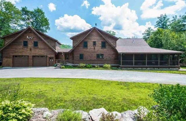 Spacious White mountains log home - close to Owl’s nest, Loon, Waterville.