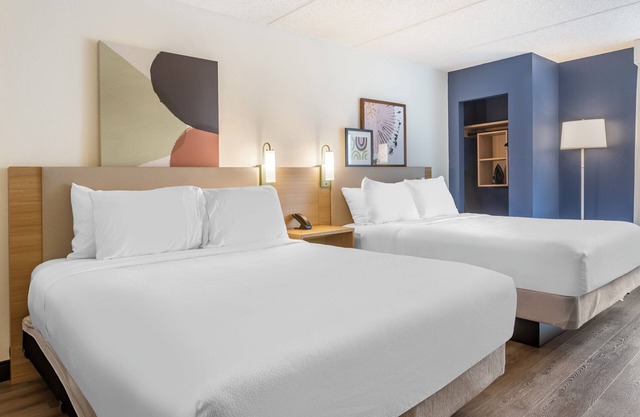 Spark by Hilton Atlanta Airport South College Park