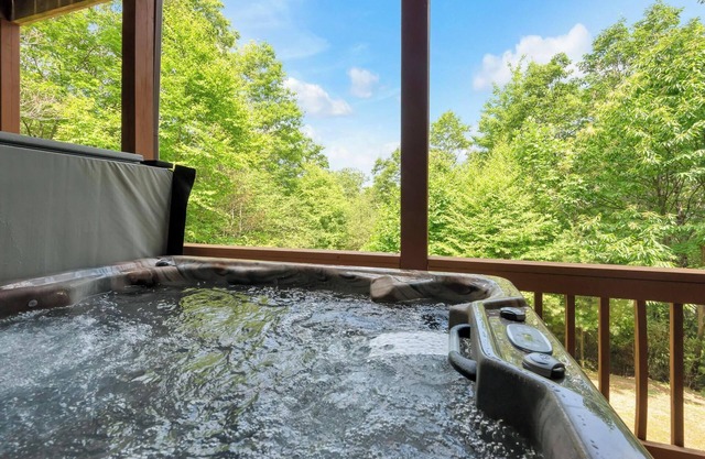 Sparta Cabin + Game Room + Dog Friendly + HOT TUB