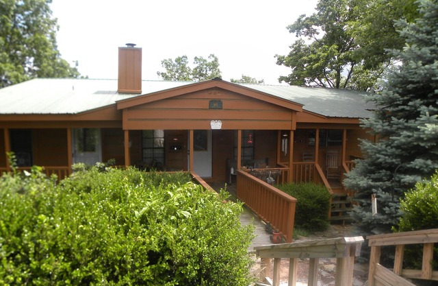 Spectacular mountaintop views. Hiking at Cloudland Canyon minutes away