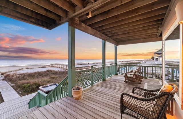 Spend Fall by the Gulf! Gulf Front! Private Pool! Hot Tub! Dog-Friendly!