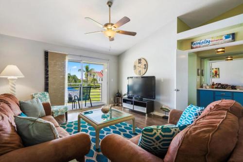 St Pete Isla Del Sol Verde E 6-246 Pool View