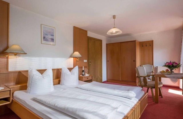 Standard double room - Hotel Enzian