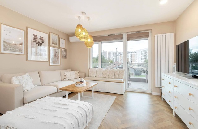 Starowiejska 95 Gdańsk | Prestige Beige Apartment with Air Conditioned Living Ro