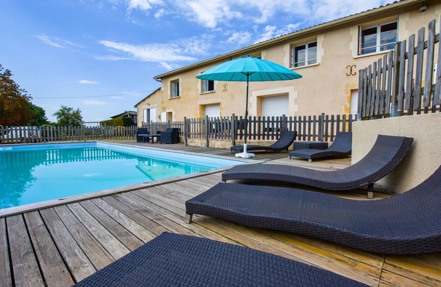 Stay in Gornac with Swimming Pool