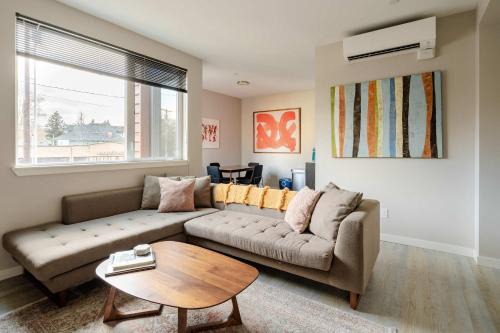 Stay Portland - The Mid-Century Cabin in Portland - Thrift & Eat