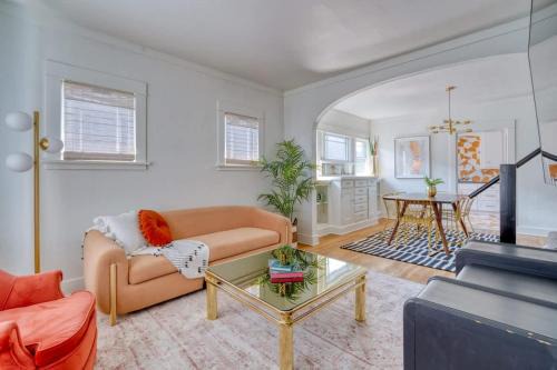 Stay Portland - Warhol Suite - Art Deco Apartment - 92 WalkScore