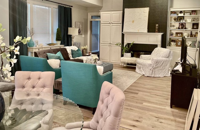 Stay with Brenda….Beautiful home with private room and bath…outdoor patio.