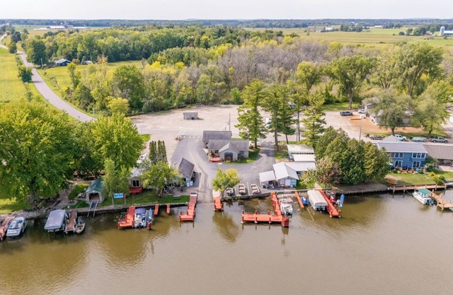 Stecks cabin Chicos landing