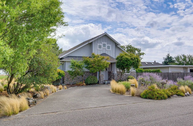 Steps to Beach: Home w/Hot Tub in Oak Harbor!