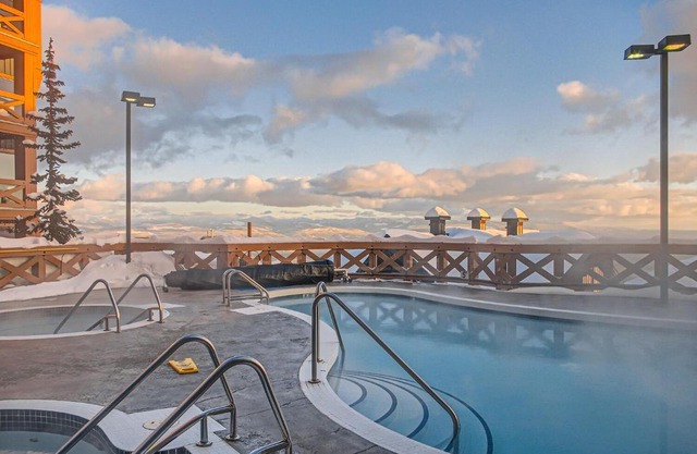 Stonegate Resort Unit B102