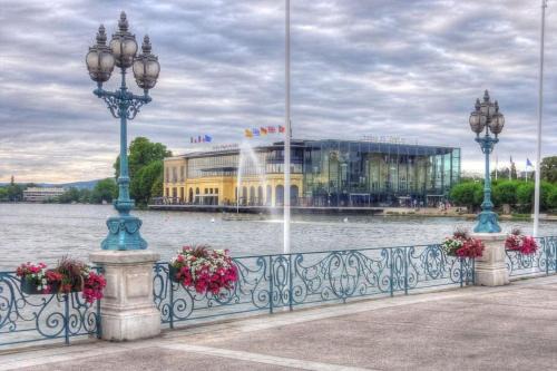 Studio 1 Avec Terrasse En Face la Gare Enghien Les Bains a 15 Minute De Paris Gare Du Nord et A 10 mn De Stade De France