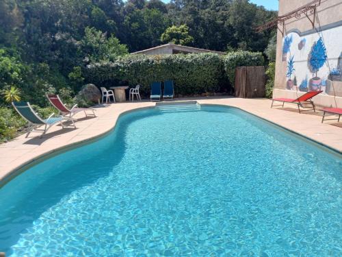studio 1 pièce 16 m2 climatisé 2 personnes piscine partagée