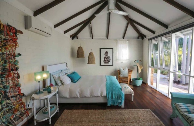 Studio 9, Eagle Bay S