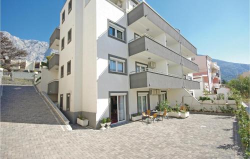 Studio Apartment In Makarska