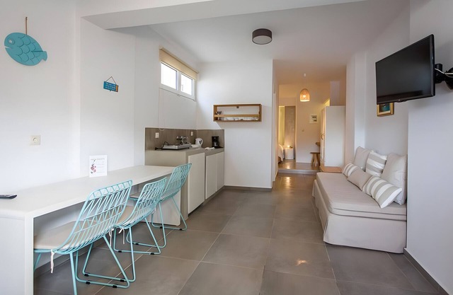 Studio Apartment 'Semi Basement -Superior Apartment' with Mountain View and Air Conditioning