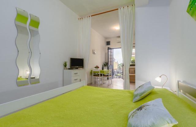 Studio Apartments Romina