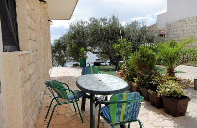 Studio flat near beach Cove Jedra, Hvar (AS-2583-a)