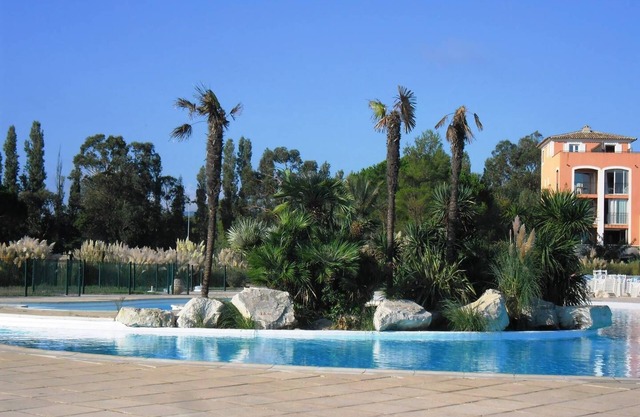 Studio for 3 people in a seaside residence with a pool located in the Gulf of Saint-Tropez