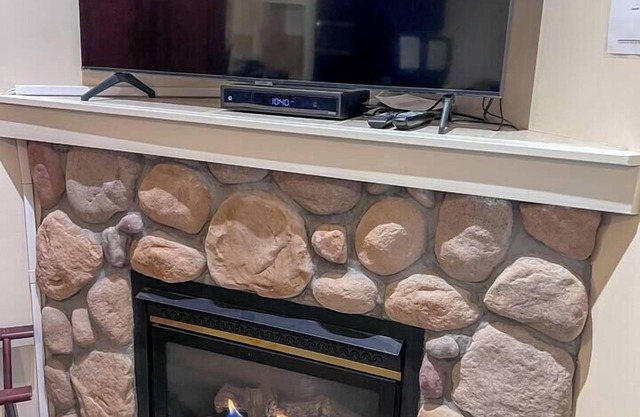 Studio with Kitchen, Great Location