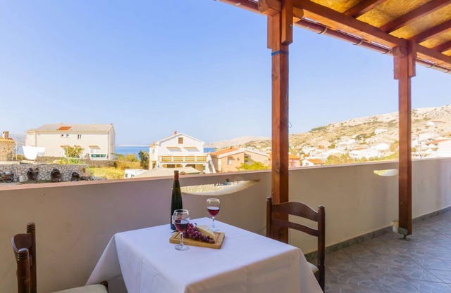 Studio with sea view, free WiFi, free parking