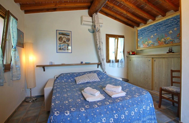 Stunning private villa for 3 guests with A/C, hot tub, TV, veranda, pets allowed and panoramic v.