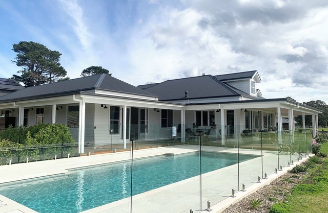 Stunning 5-bedroom rural homestead 5 mins from Kiama with pool and tennis court