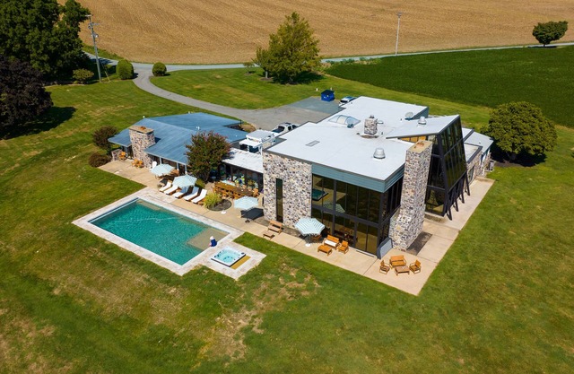 Stunning 9-Bedroom Villa on the Chesapeake Bay: Pool, Hot Tub, Boat Dock & Sauna