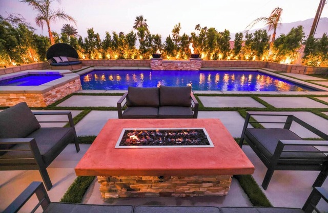 Stunning Backyard, Pool & HotTub, Gameroom, BBQ