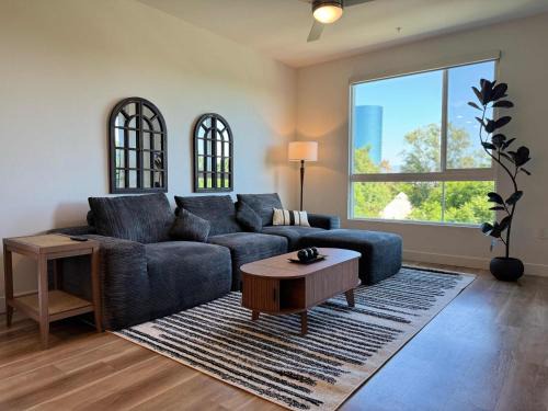 Stunning Haven with Pool Gym Parking Close to Disneyland