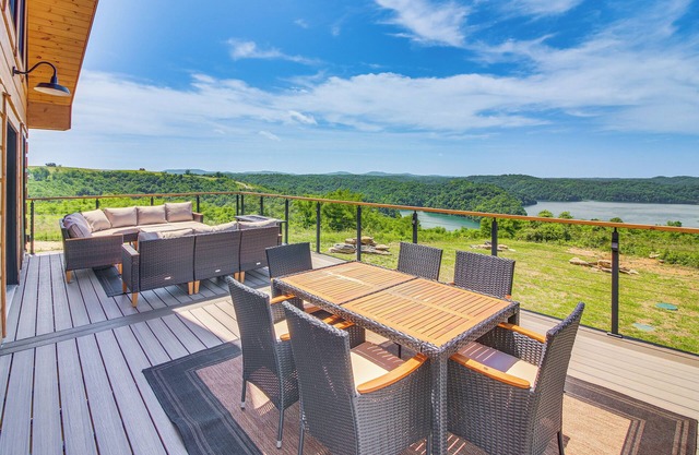 Stunning Hilham Home w/Hot Tub, Views & Fire Pit!