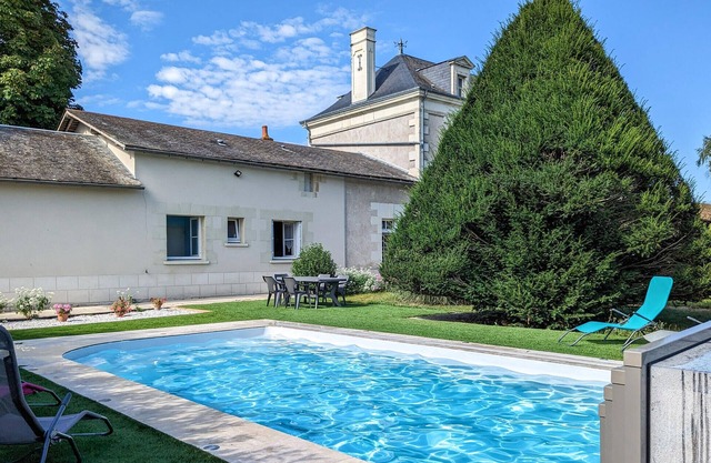Stunning home in Ceaux-en-Loudun