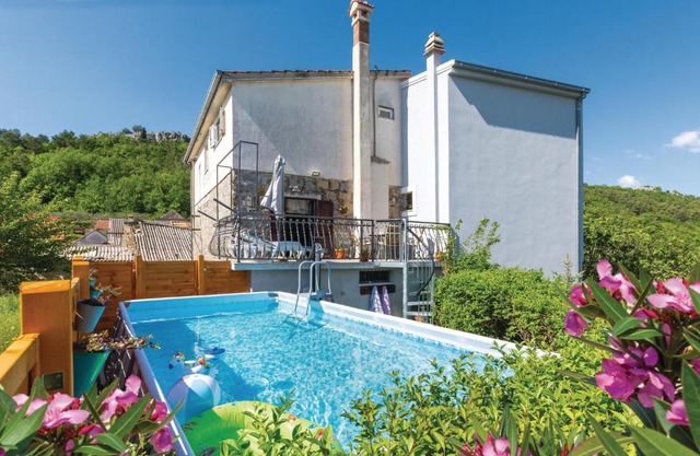 Stunning Home In Gata-zvecanje With 3 Bedrooms And Wifi