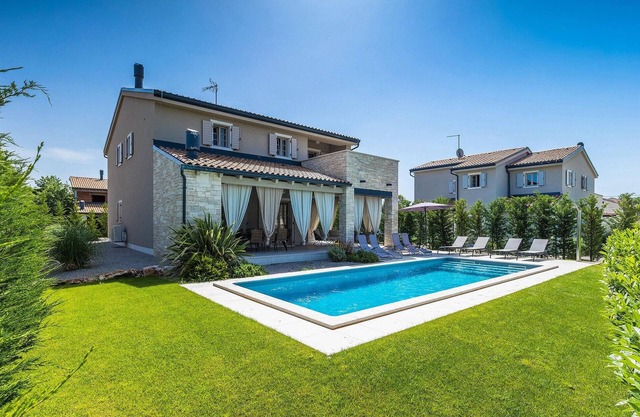 Stunning home in Zminj