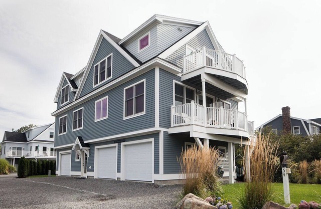 Stunning home with ocean views & quick walk to beaches.