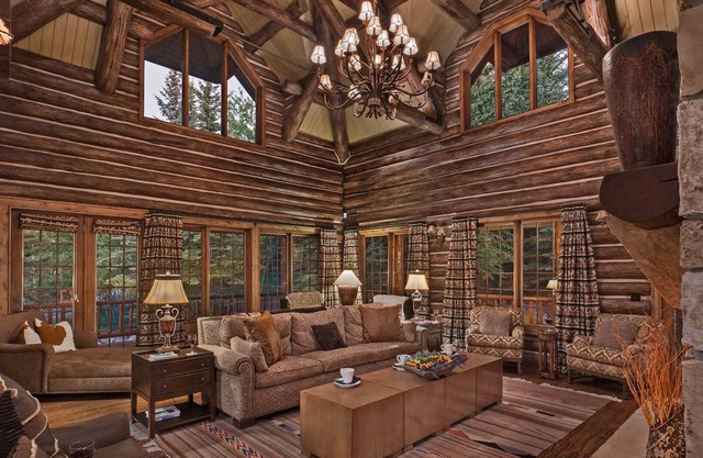 Stunning Log Retreat + Game Room | Pioneer Lodge