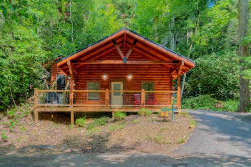 Stunning Lovers Getaway in Gatlinburg,New!Free Tickets 2 Dollywood,Anakeesta,Ziplining,Aquari & More